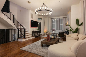 Spacious Townhome - 3 Mi to Downtown Houston!